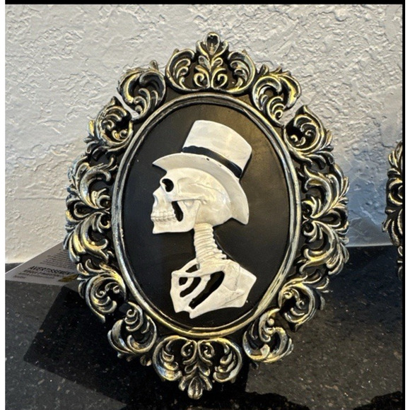 Mr. & Mrs Skeleton Framed Gothic Cameo Wall Decor 6.5" X 8.5" 3D Skull Halloween - Picture 2 of 9